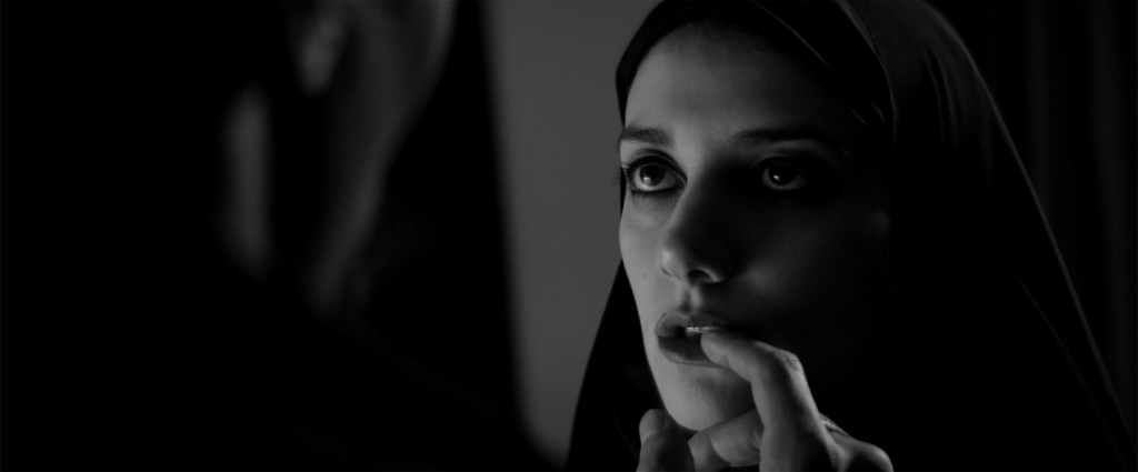 A Girl Walks Home Alone at Night_01